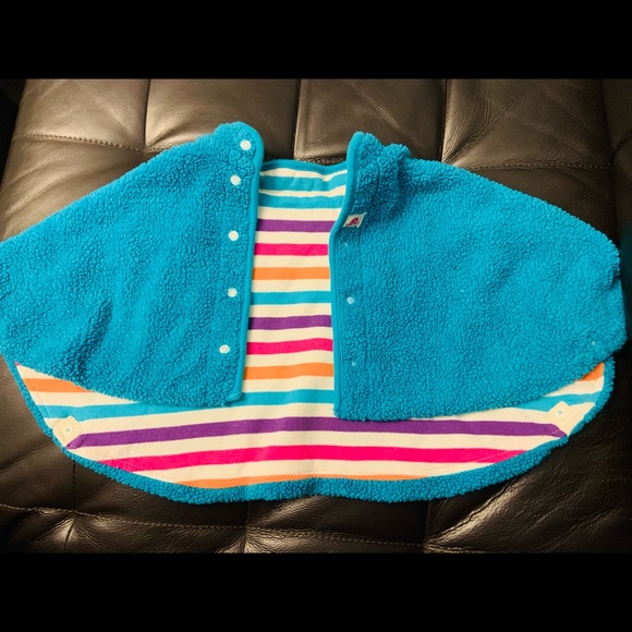 Poncho - Picture 2 of 2